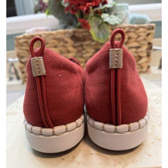 Clark’s Collection Step Glow Jade 10M Red Slip On Canvas Shoe Cushioned - Picture 4 of 8